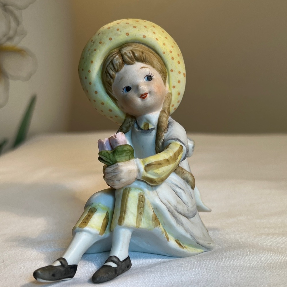 Vintage Lefton China Hand Painted Girl Figurine Holding Flowers #02729